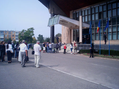 FOTO: Protest profesori Prefectura Maramures (c) eMM.ro